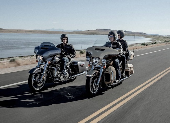 Harley-Davidson_Touring_FLH2.jpg