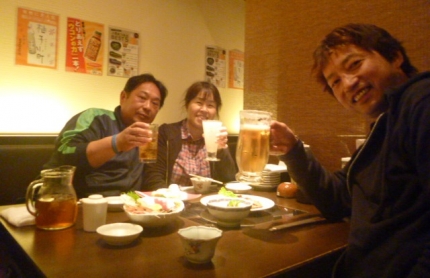 20140330-31-福森会長夫妻と居酒屋.JPG