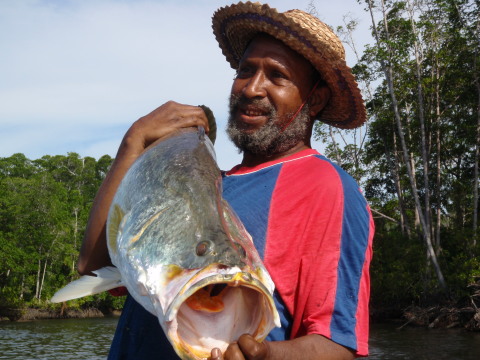 ケアンズ、釣り-10082014-4　パプアニューギニア