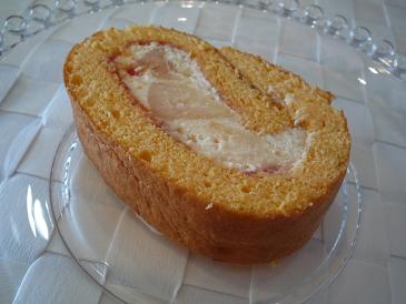 桃のロールケーキ