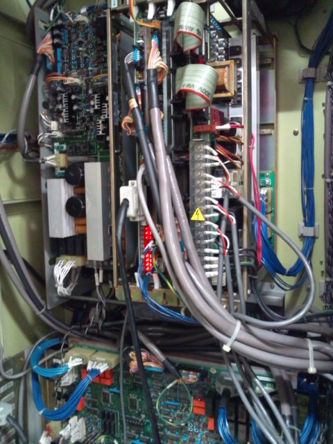 ワイヤ放電加工機　制御装置内21040321
