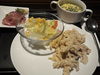 成田空港ファーストクラスラウンジの夕食